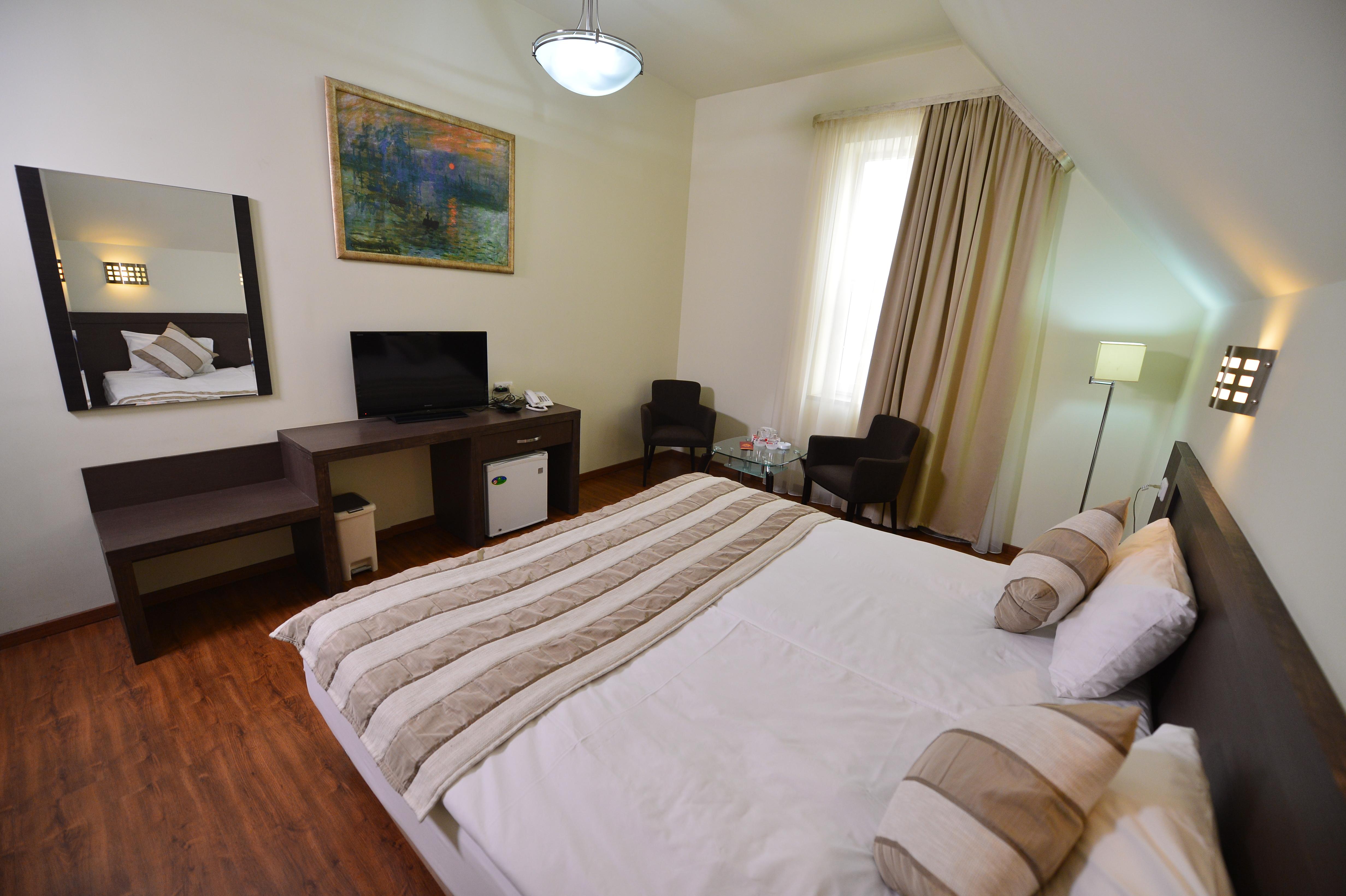 Yerevan Deluxe Hotel Esterno foto