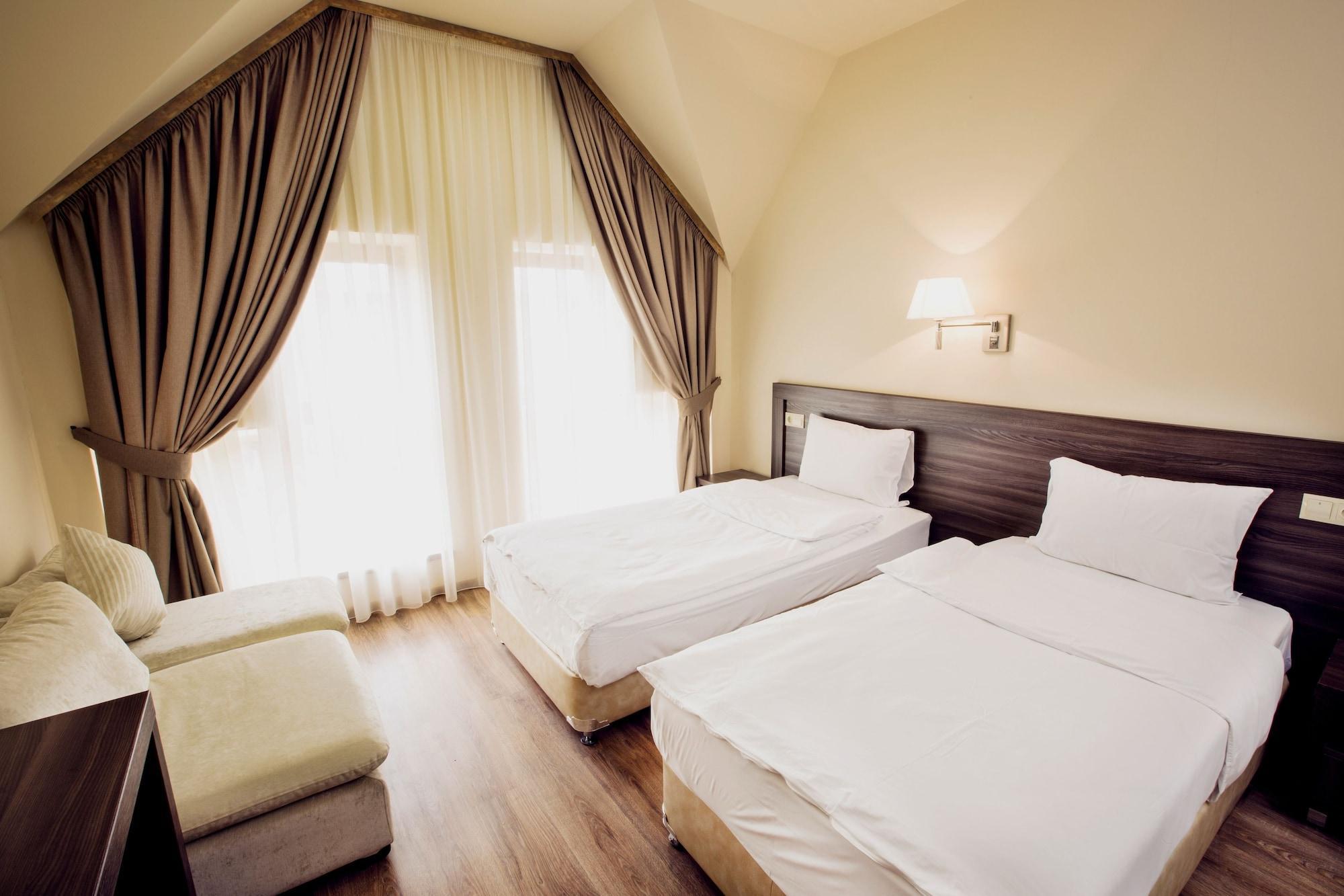 Yerevan Deluxe Hotel Esterno foto