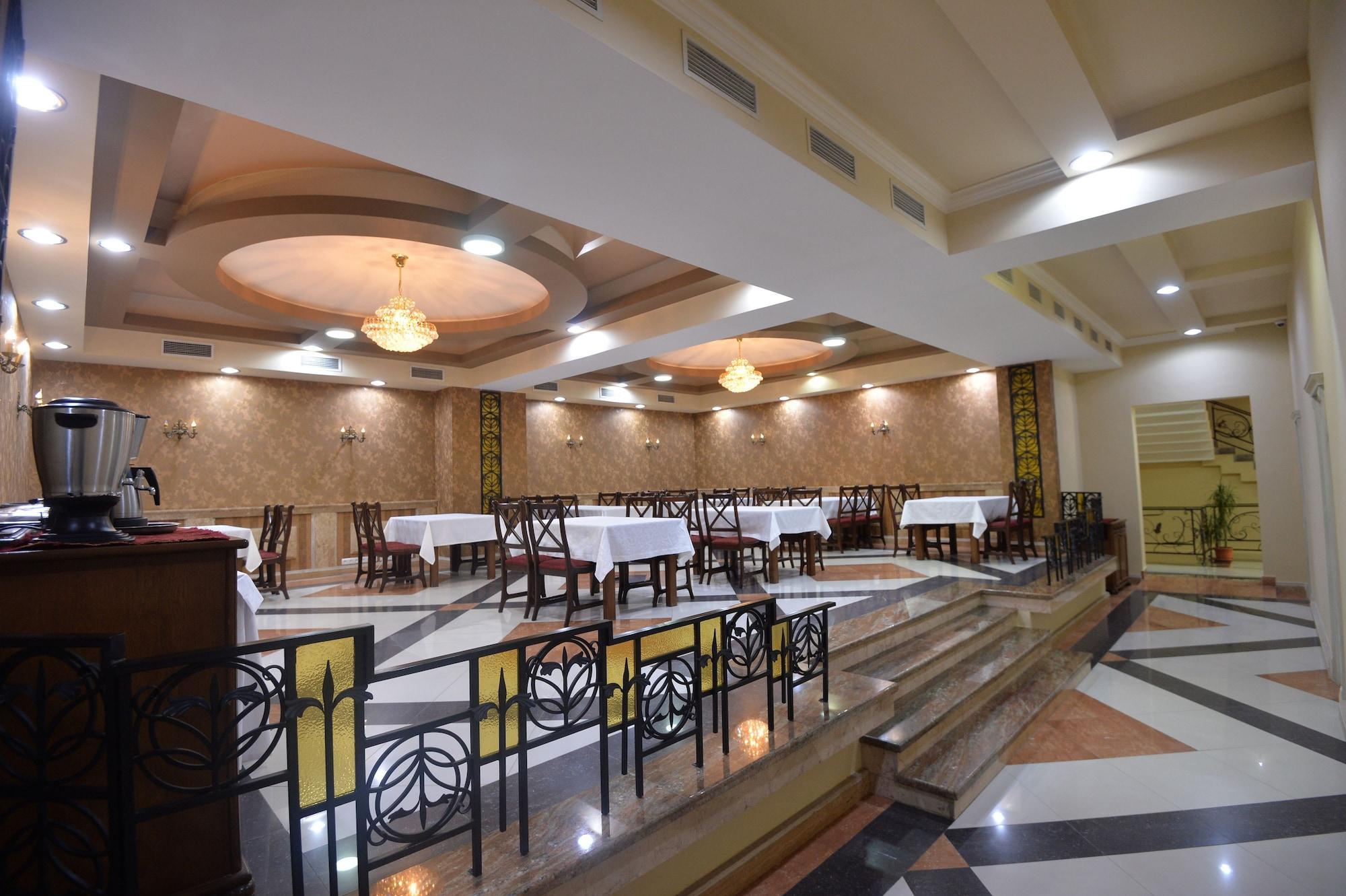Yerevan Deluxe Hotel Esterno foto