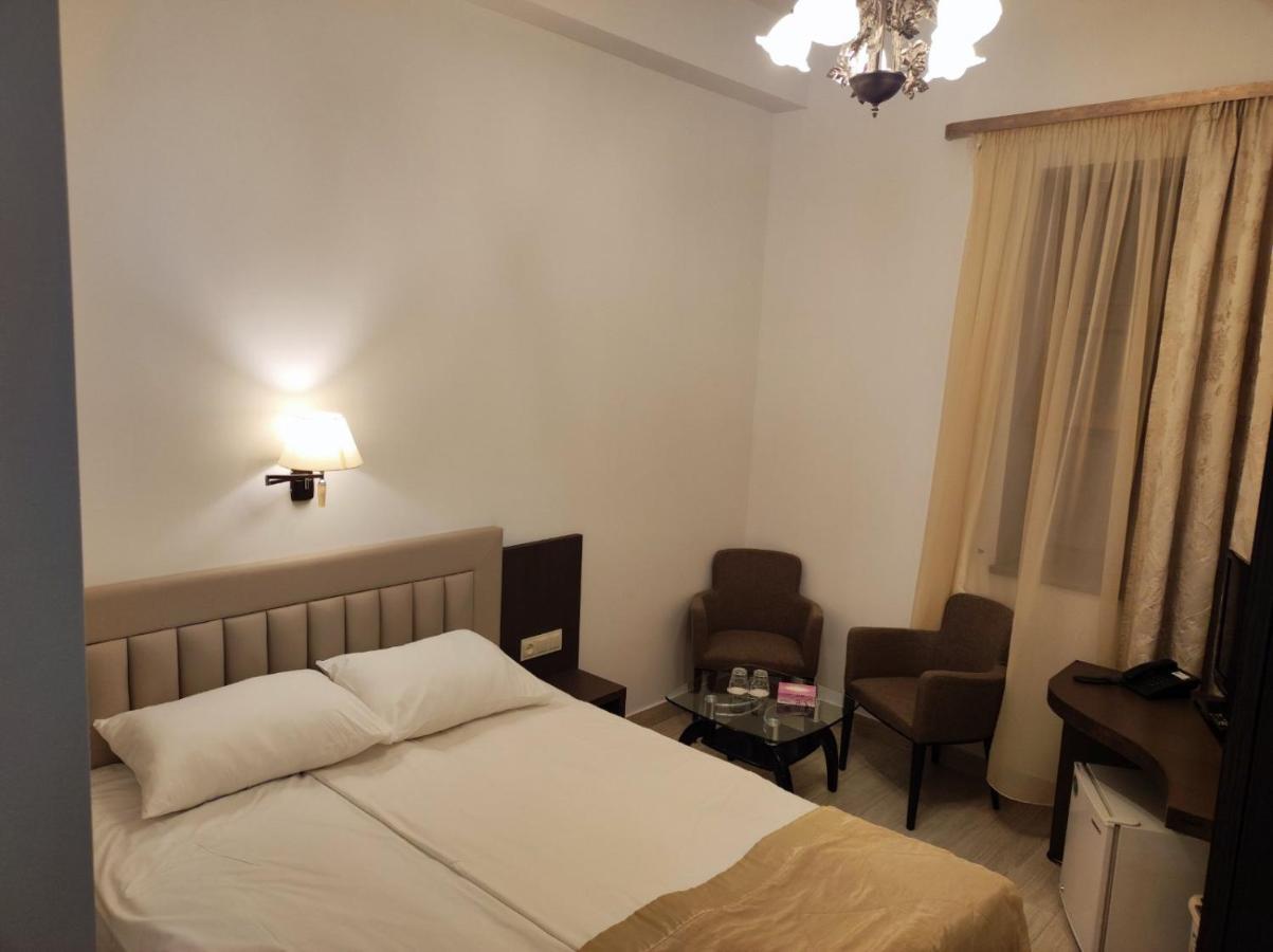 Yerevan Deluxe Hotel Esterno foto