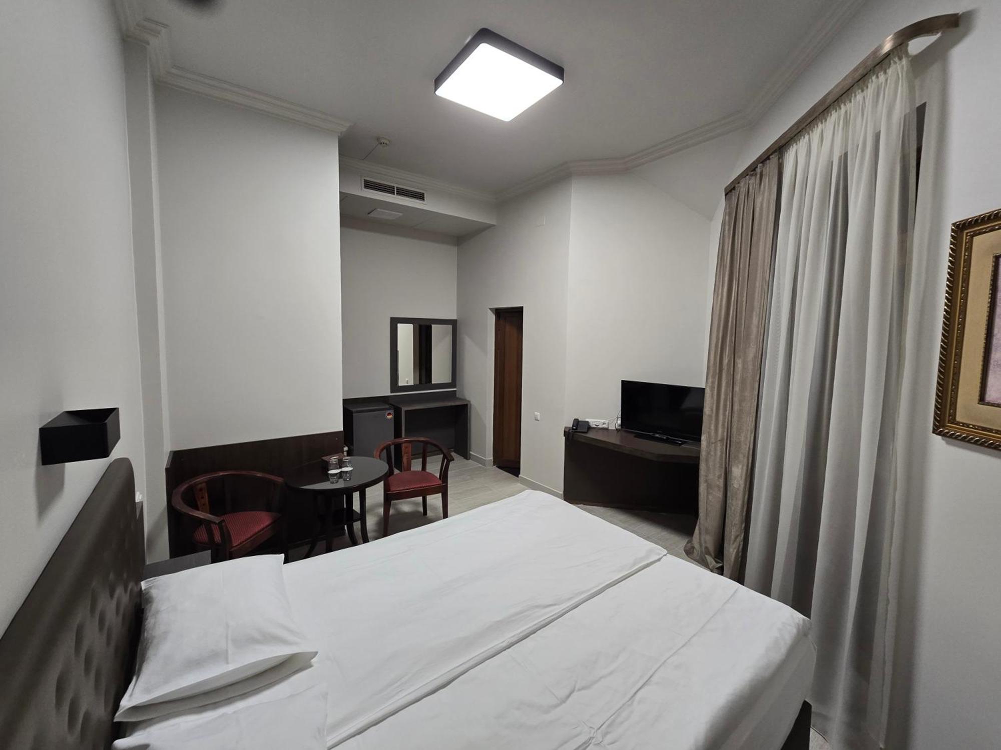 Yerevan Deluxe Hotel Esterno foto