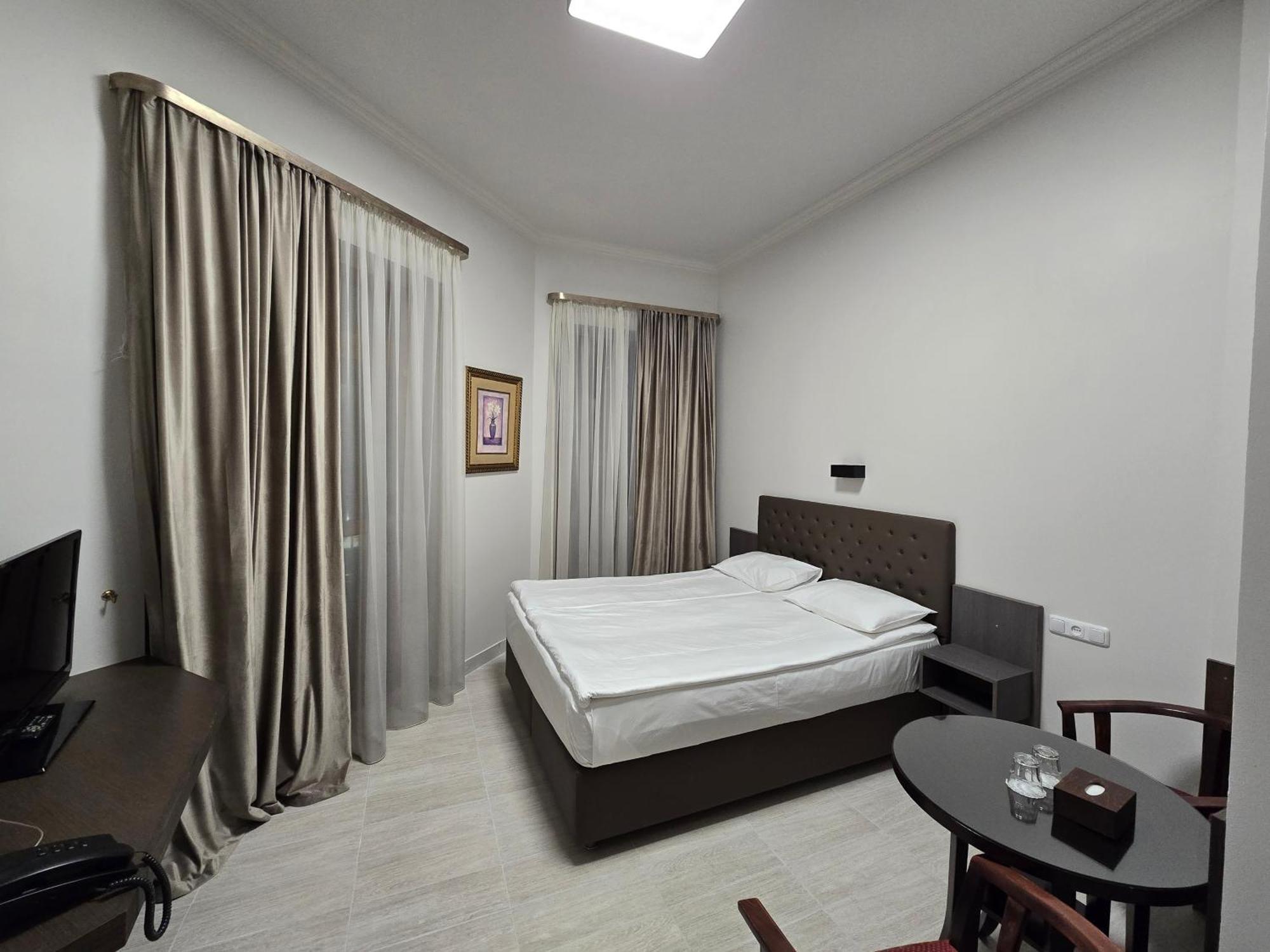 Yerevan Deluxe Hotel Esterno foto