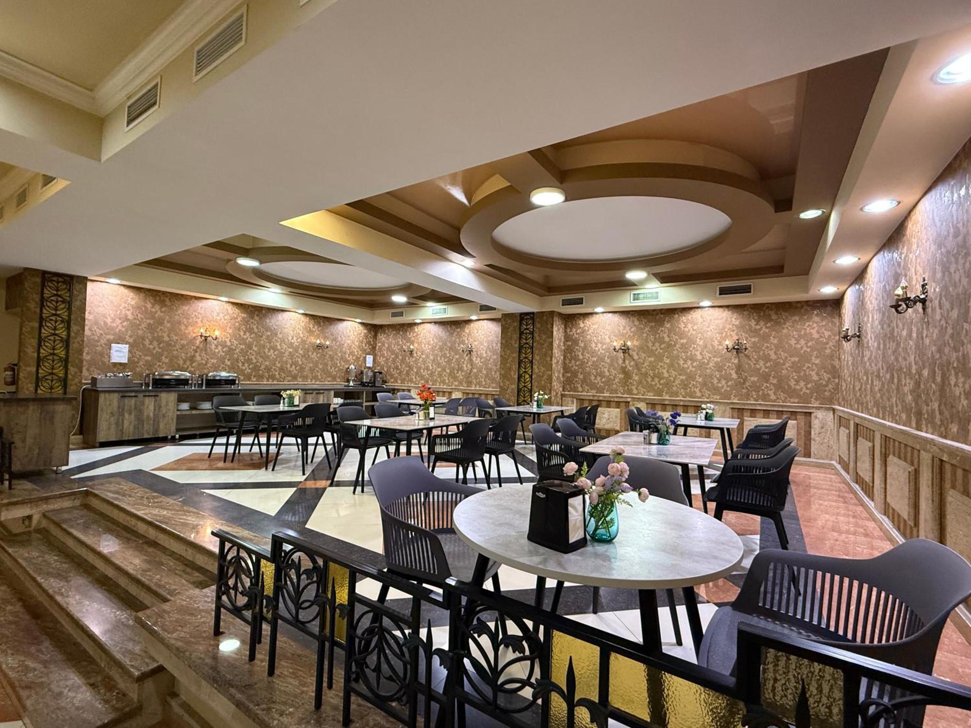 Yerevan Deluxe Hotel Esterno foto