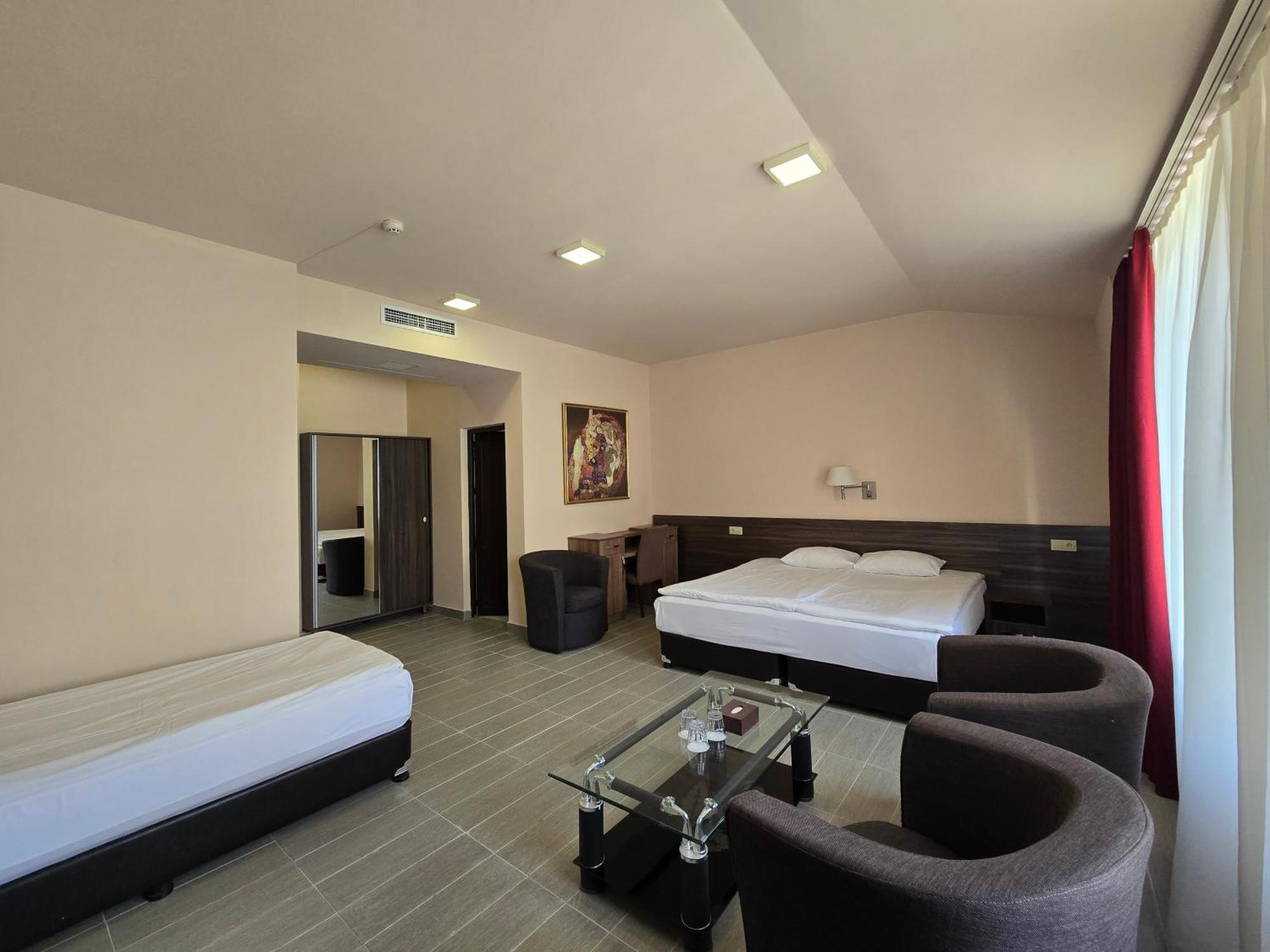 Yerevan Deluxe Hotel Esterno foto