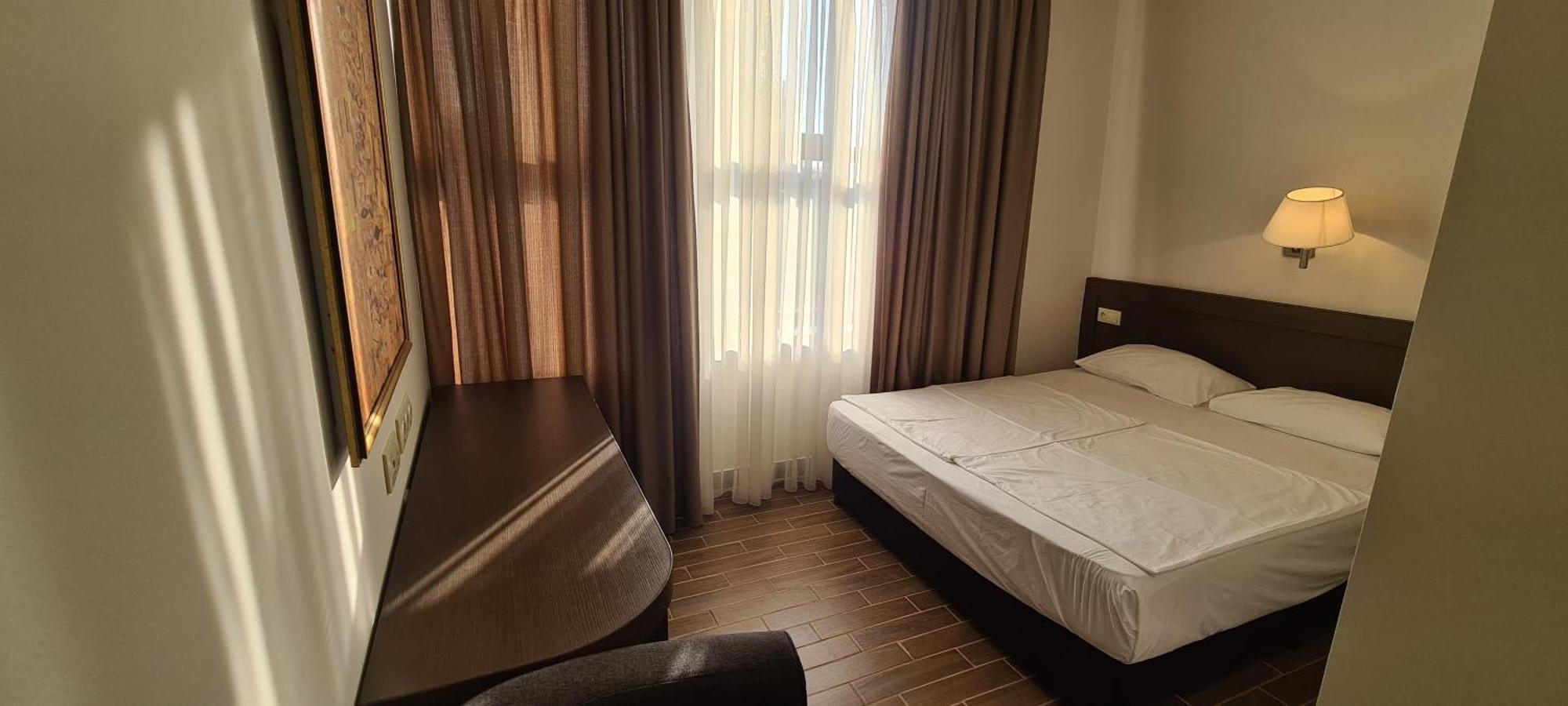 Yerevan Deluxe Hotel Esterno foto