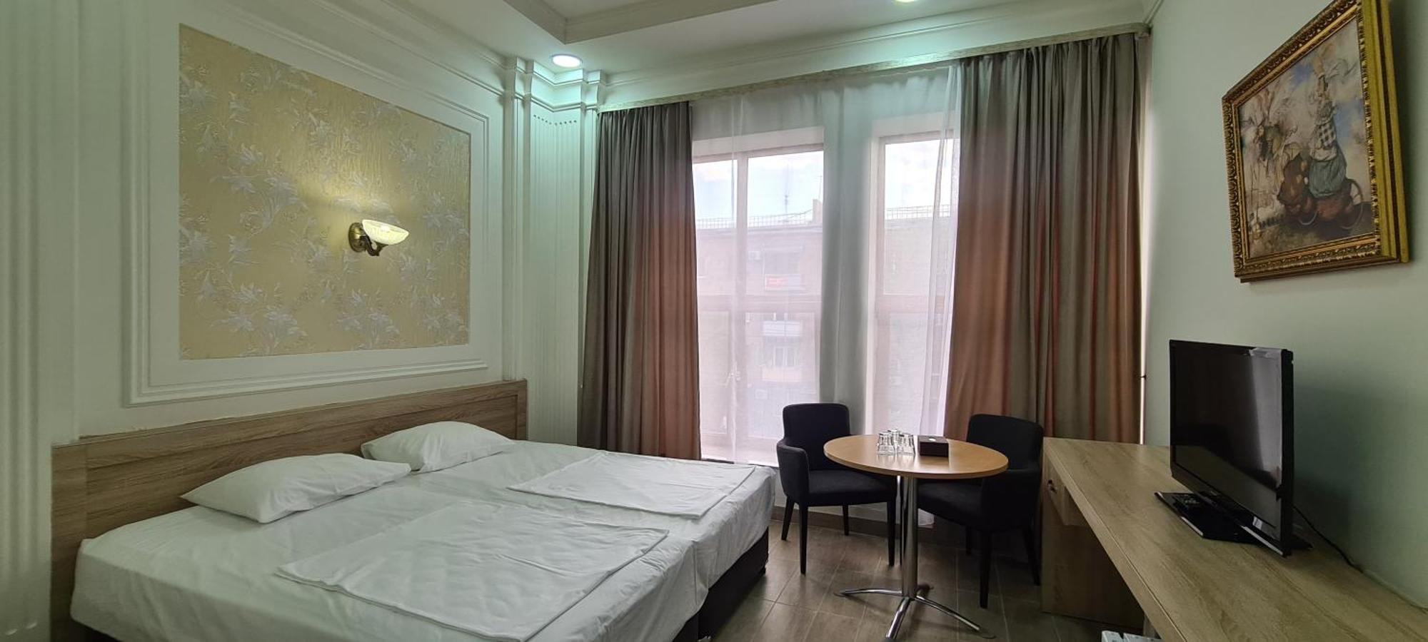 Yerevan Deluxe Hotel Esterno foto