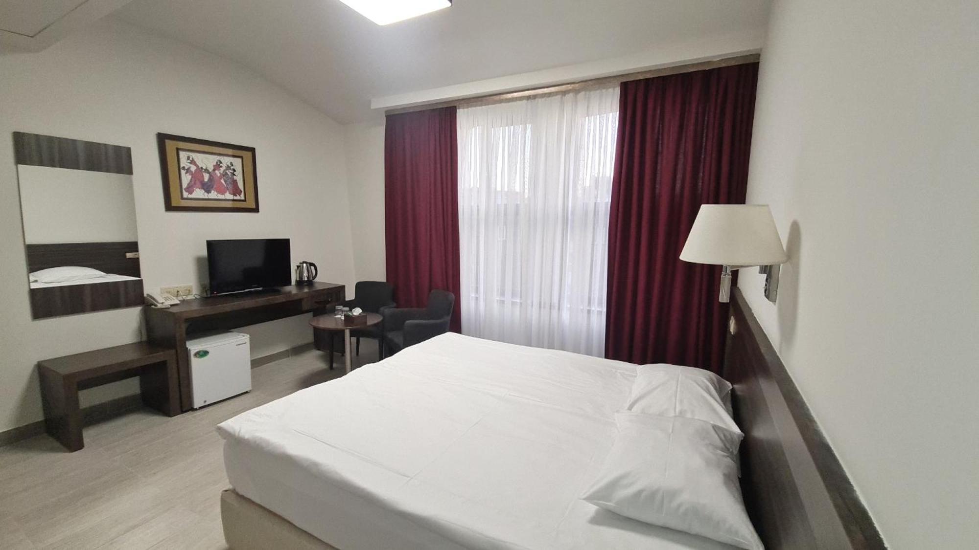 Yerevan Deluxe Hotel Esterno foto