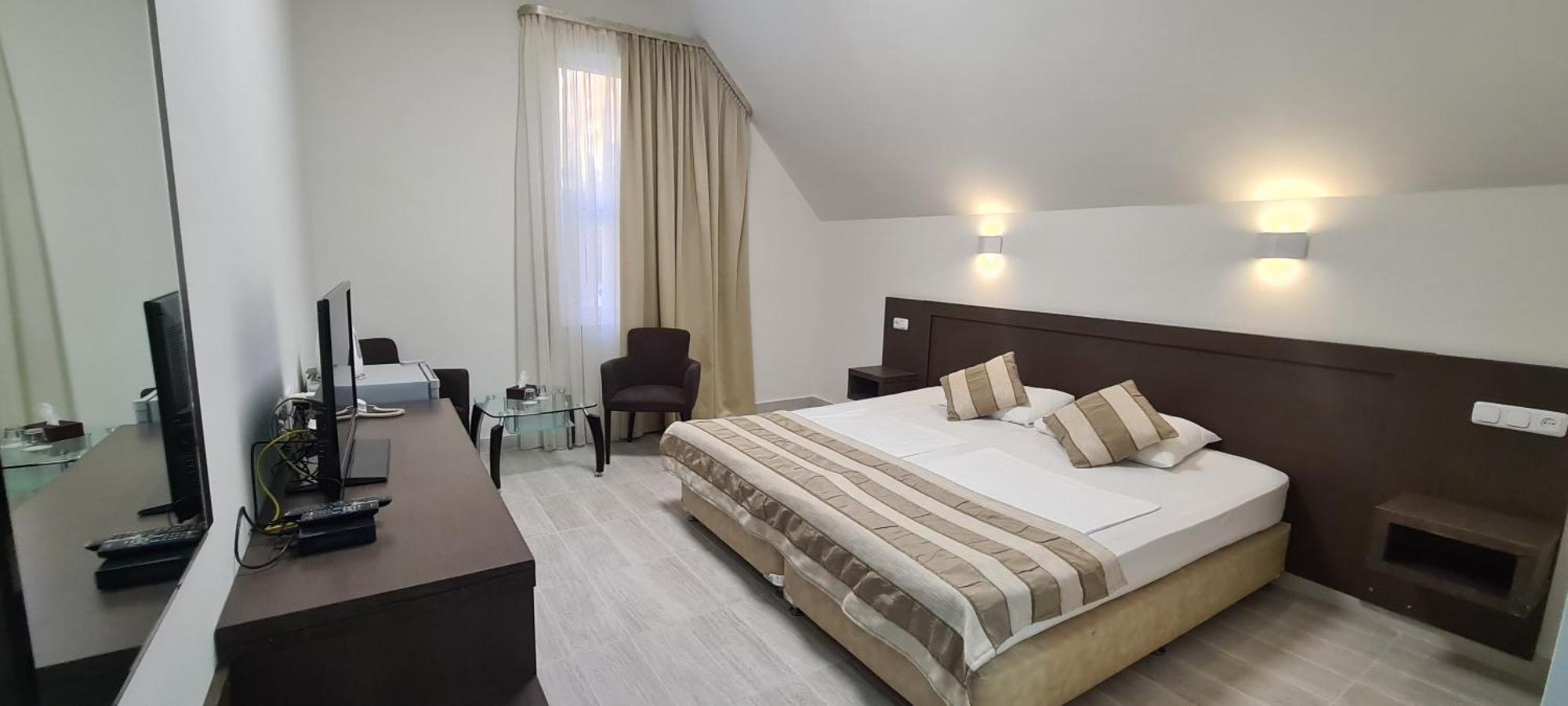 Yerevan Deluxe Hotel Esterno foto