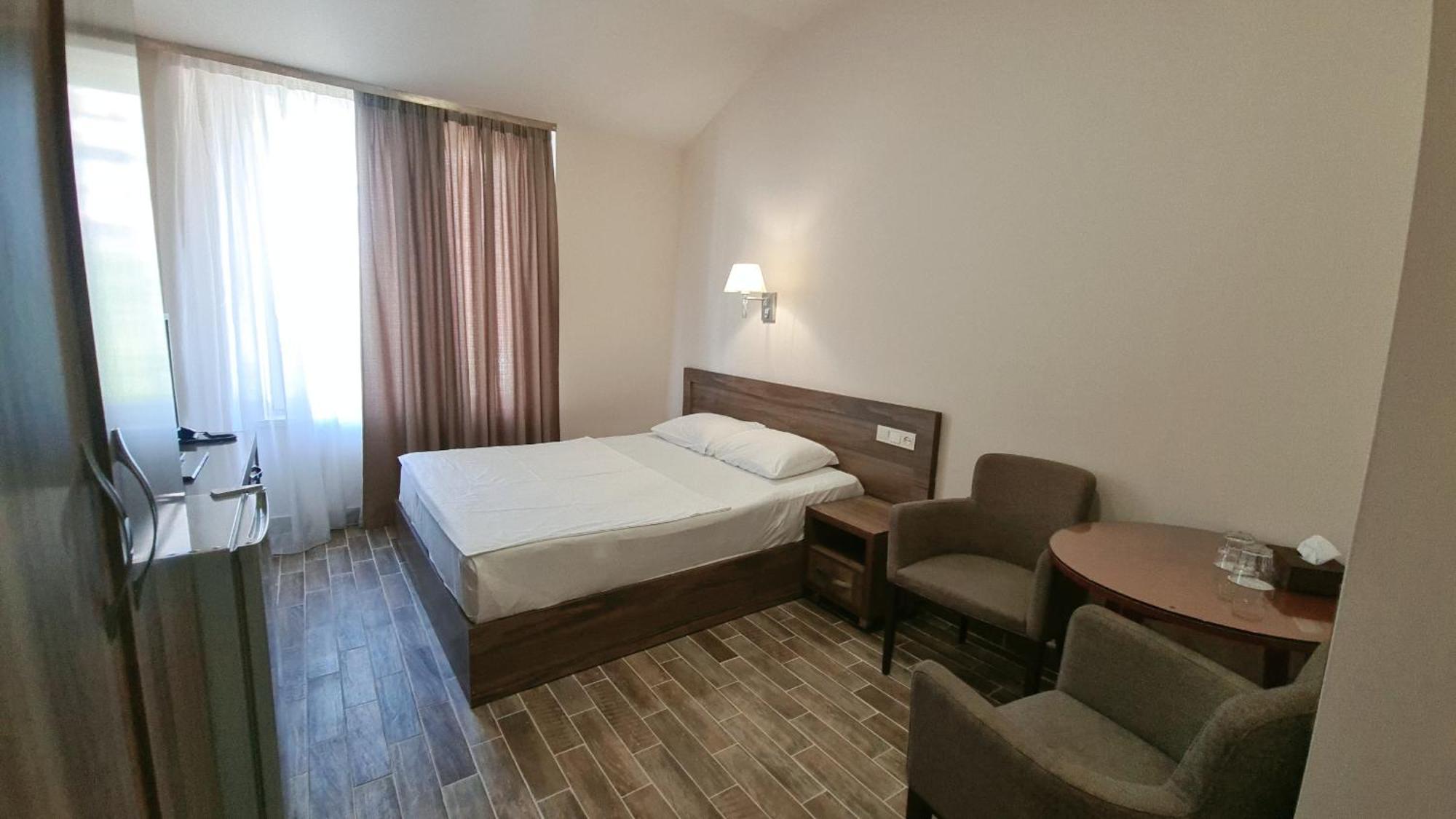 Yerevan Deluxe Hotel Esterno foto