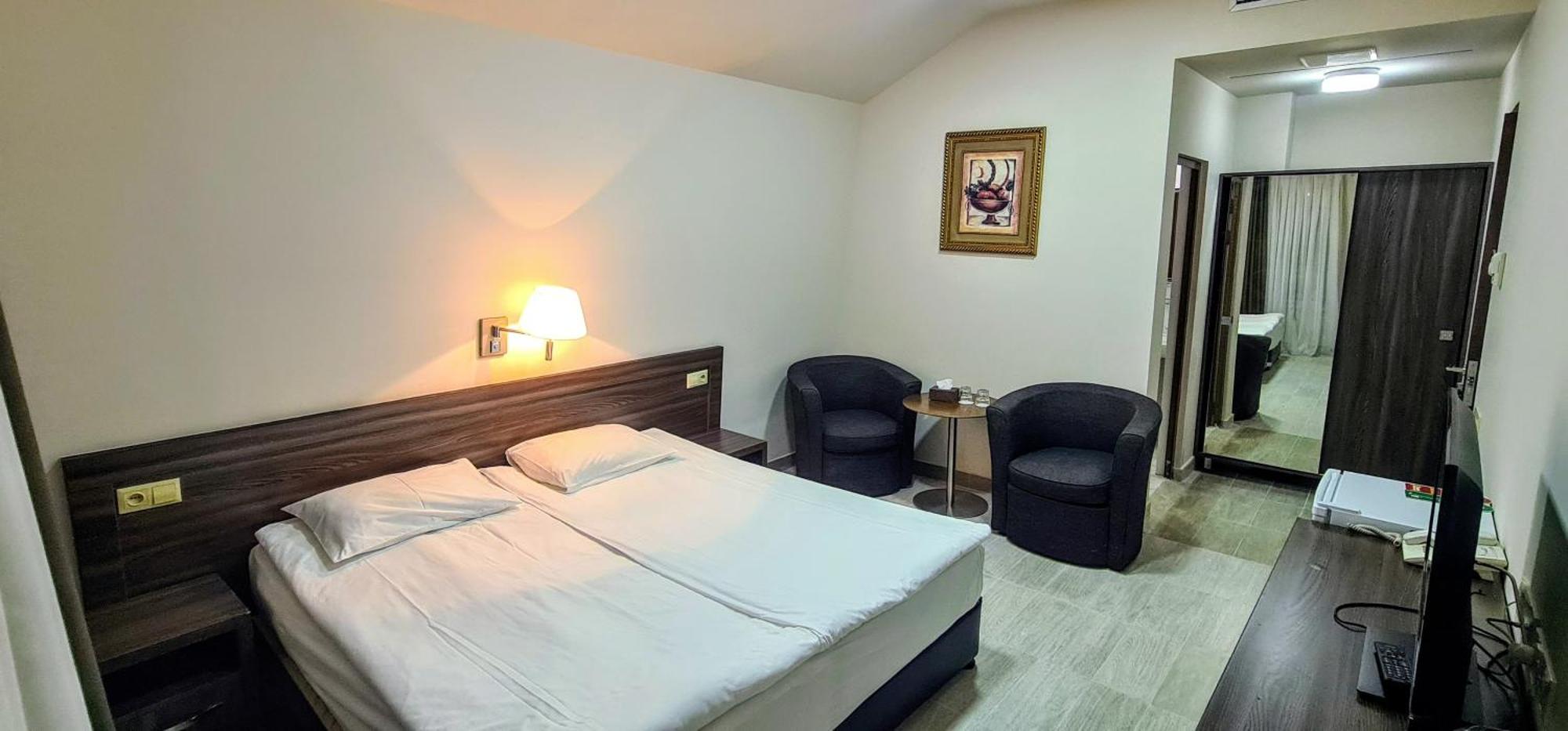 Yerevan Deluxe Hotel Esterno foto