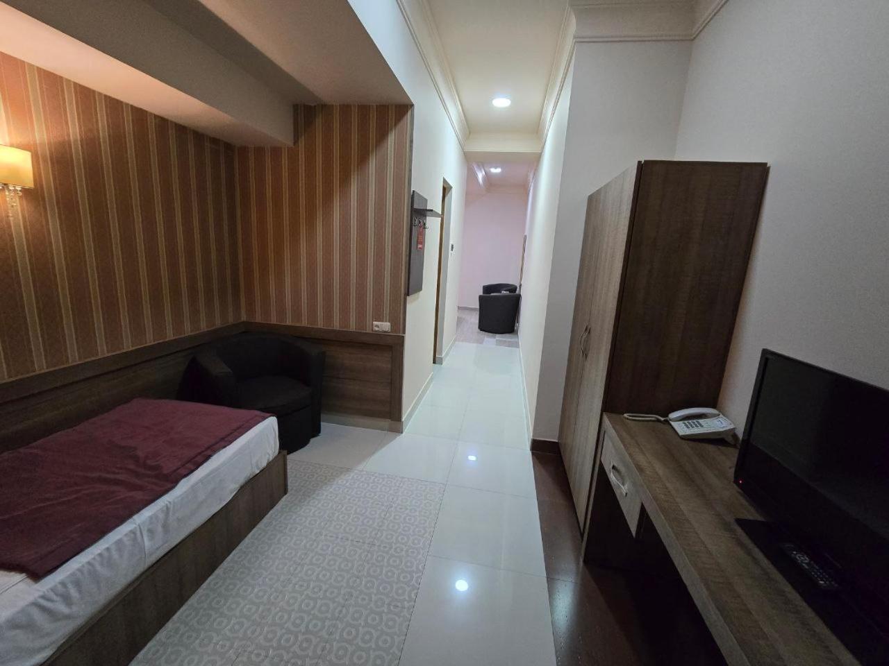 Yerevan Deluxe Hotel Esterno foto
