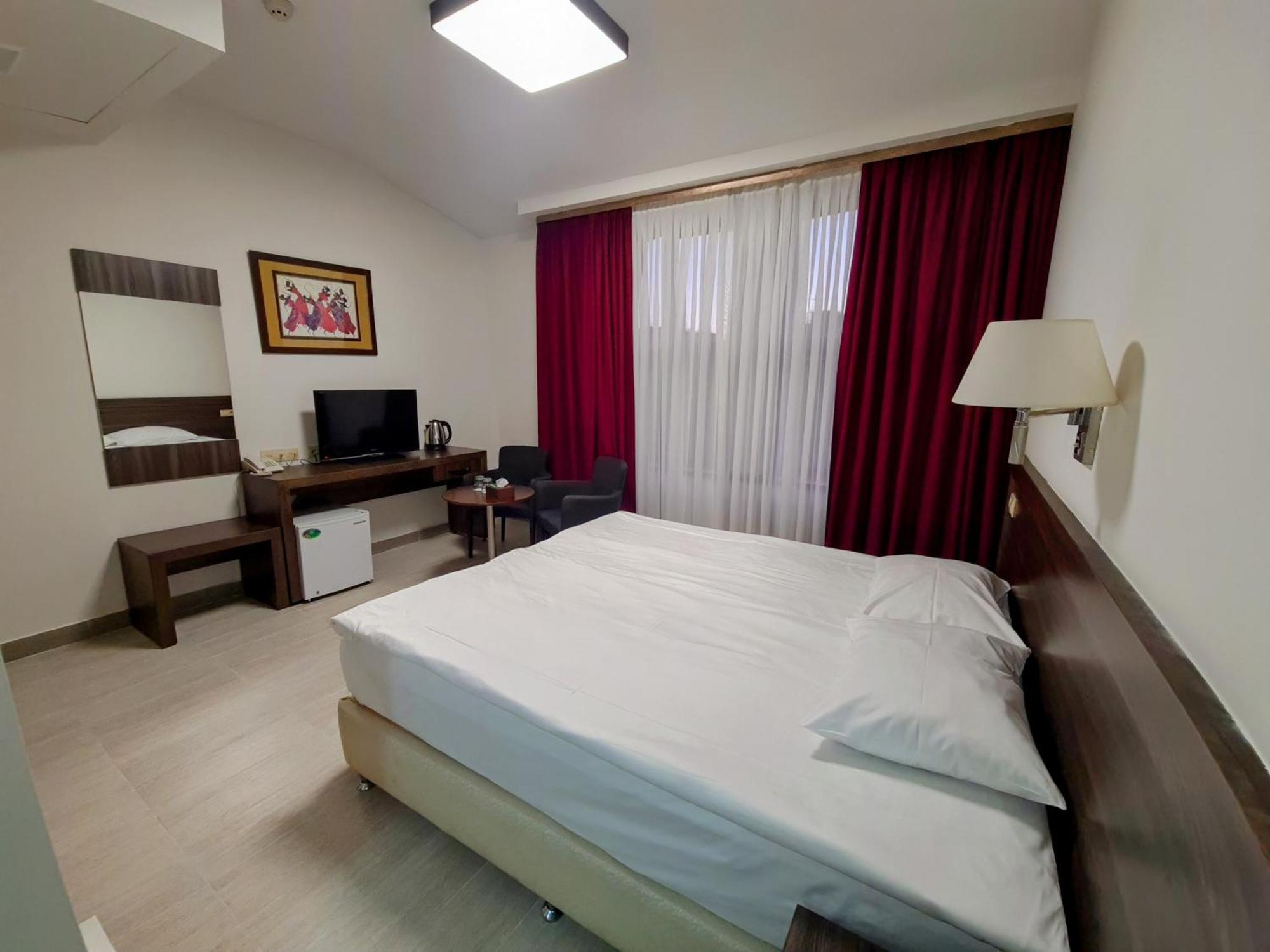 Yerevan Deluxe Hotel Esterno foto